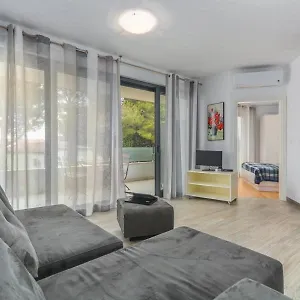 2* Gostinjska kuća Lux
